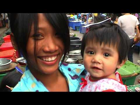 THAILAND market at Kamphaeng Phet (sd-video)