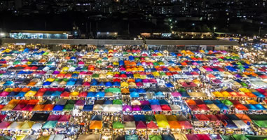 Nachtmarkt - Reise mit Kind