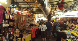 Das Vergnügungsviertel Patpong und sein legendärer Nightmarket