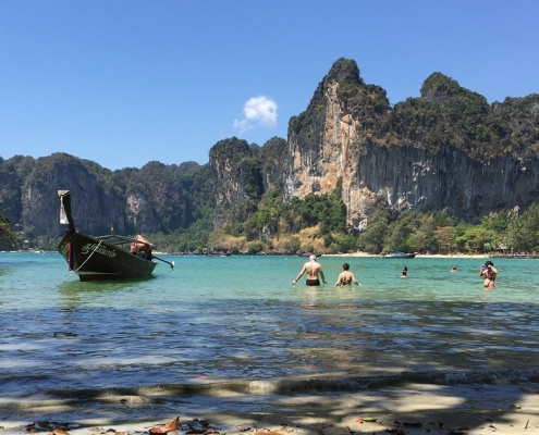 Risiken beim Baden und einem Tsunami in Thailand