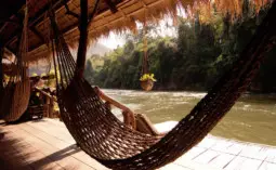 River Kwai Jungle Rafts Resort – Zeit, die Zeit anzuhalten!